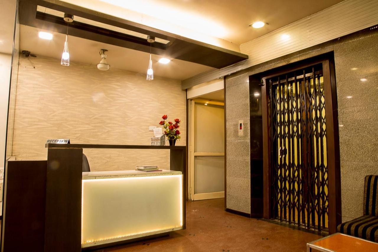 Hotel Shertown Ahmedabad Bagian luar foto