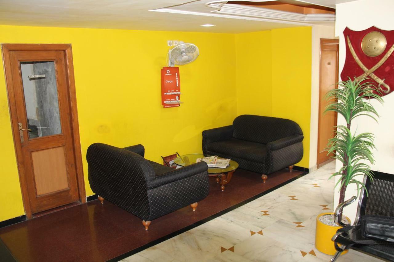 Hotel Shertown Ahmedabad Bagian luar foto